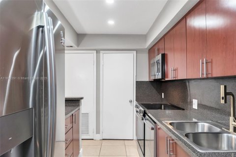 Condo in Miami, Florida, 2 bedrooms  № 1761835 - photo 16