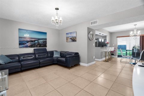 Condo in Miami, Florida, 2 bedrooms  № 1761835 - photo 10