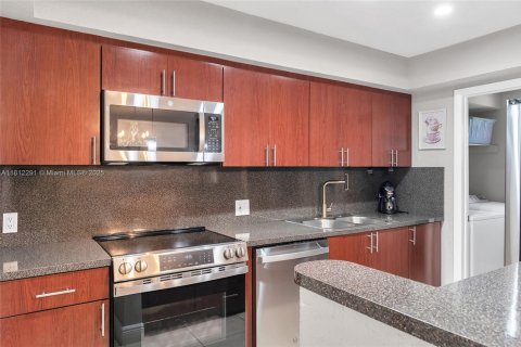 Condo in Miami, Florida, 2 bedrooms  № 1761835 - photo 15