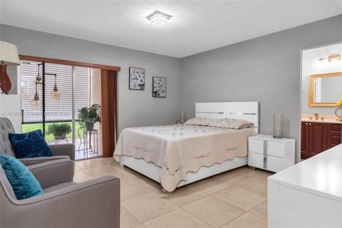 Condo in Miami, Florida, 2 bedrooms  № 1761835 - photo 19
