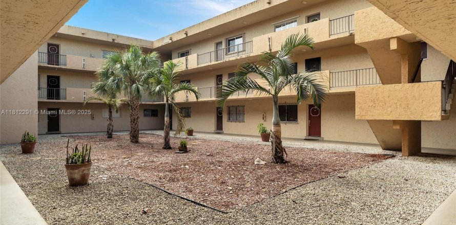 Condo in Miami, Florida, 2 bedrooms  № 1761835