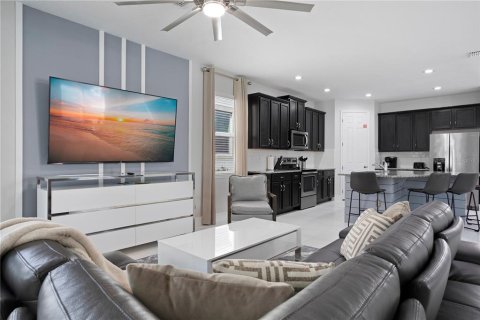 Villa ou maison à vendre à Kissimmee, Floride: 7 chambres, 328.22 m2 № 2142705 - photo 4