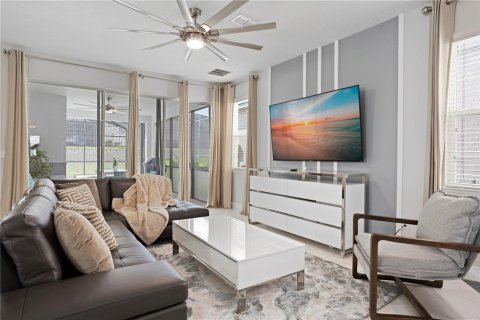 Villa ou maison à vendre à Kissimmee, Floride: 7 chambres, 328.22 m2 № 2142705 - photo 3