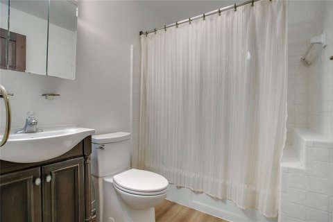 House in Windermere, Florida 4 bedrooms, 243.22 sq.m. № 2095642 - photo 18