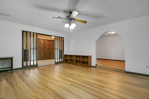House in Windermere, Florida 4 bedrooms, 243.22 sq.m. № 2095642 - photo 11