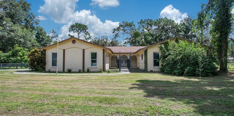 House in Windermere, Florida 4 bedrooms, 243.22 sq.m. № 2095642