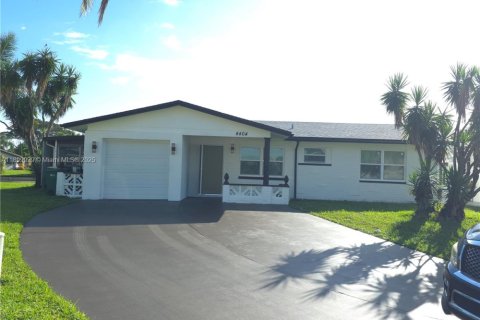 Villa ou maison à vendre à Tamarac, Floride: 2 chambres, 128.02 m2 № 1953456 - photo 1
