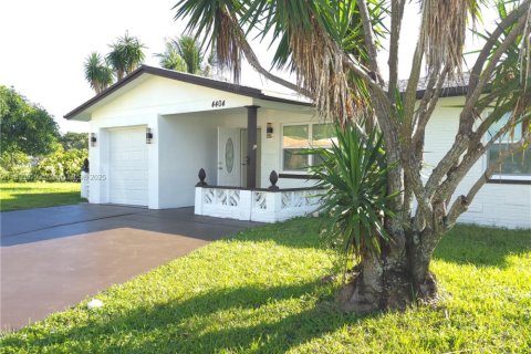 Villa ou maison à vendre à Tamarac, Floride: 2 chambres, 128.02 m2 № 1953456 - photo 2