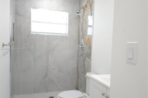 Villa ou maison à vendre à Tamarac, Floride: 2 chambres, 128.02 m2 № 1953456 - photo 4