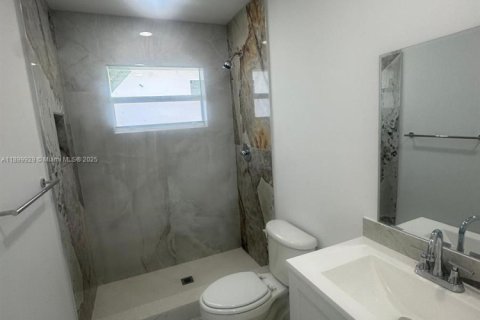 Villa ou maison à vendre à Tamarac, Floride: 2 chambres, 128.02 m2 № 1953456 - photo 5