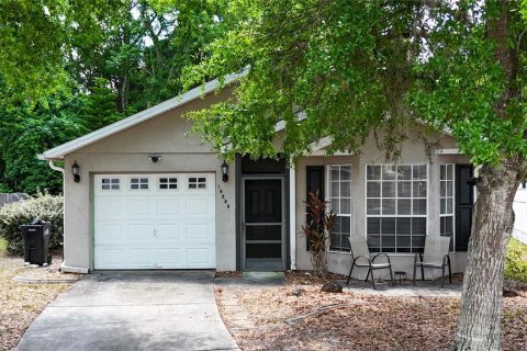 House in Orlando, Florida 3 bedrooms, 107.58 sq.m. № 1679553 - photo 1