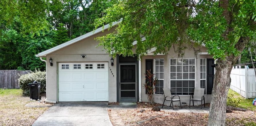 House in Orlando, Florida 3 bedrooms, 107.58 sq.m. № 1679553