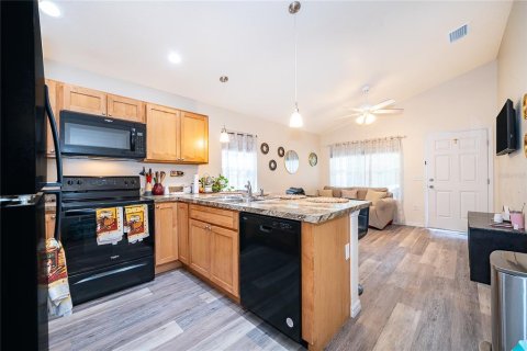 House in Tavares, Florida 2 bedrooms, 67.45 sq.m. № 2230578 - photo 9