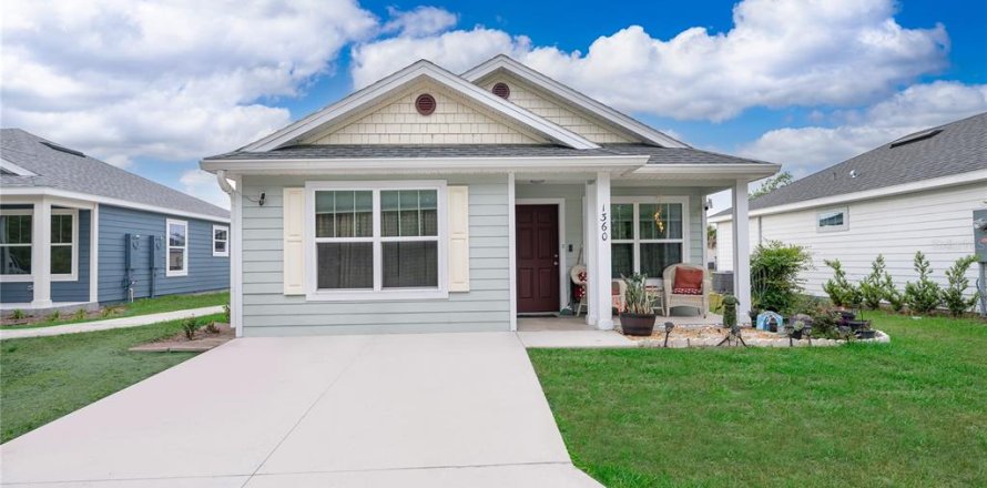 House in Tavares, Florida 2 bedrooms, 67.45 sq.m. № 2230578