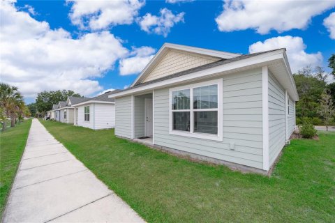 House in Tavares, Florida 2 bedrooms, 67.45 sq.m. № 2230578 - photo 15