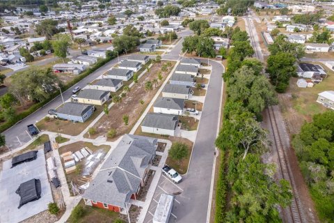 House in Tavares, Florida 2 bedrooms, 67.45 sq.m. № 2230578 - photo 17