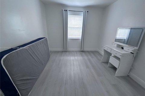 Casa en alquiler en Miami Gardens, Florida, 4 dormitorios, 396.69 m2 № 1987614 - foto 16