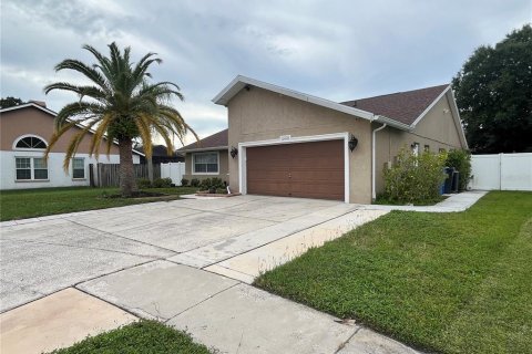 Villa ou maison à vendre à Tampa, Floride: 5 chambres, 219.99 m2 № 2403504 - photo 4