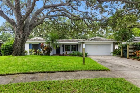 House in Clearwater, Florida 2 bedrooms, 118.26 sq.m. № 1884095 - photo 2