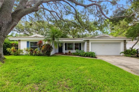 House in Clearwater, Florida 2 bedrooms, 118.26 sq.m. № 1884095 - photo 1