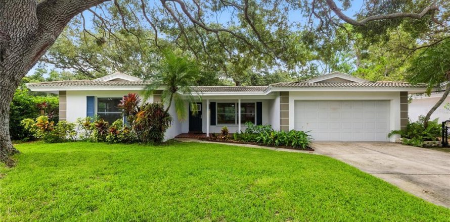 House in Clearwater, Florida 2 bedrooms, 118.26 sq.m. № 1884095