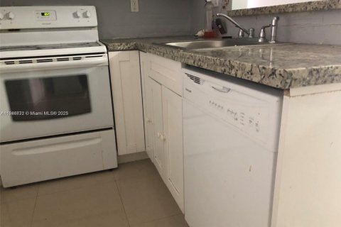 House in North Lauderdale, Florida 2 bedrooms, 94.02 sq.m. № 1845875 - photo 11
