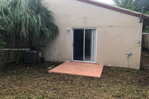 House in North Lauderdale, Florida 2 bedrooms, 94.02 sq.m. № 1845875 - photo 20