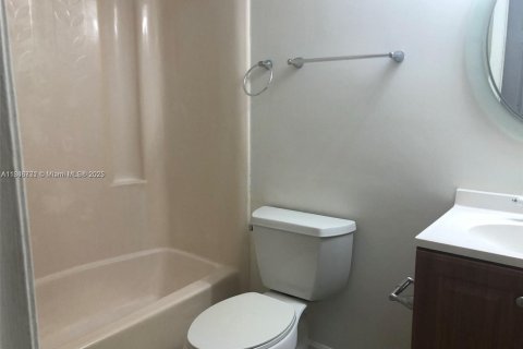 House in North Lauderdale, Florida 2 bedrooms, 94.02 sq.m. № 1845875 - photo 14