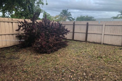 House in North Lauderdale, Florida 2 bedrooms, 94.02 sq.m. № 1845875 - photo 21
