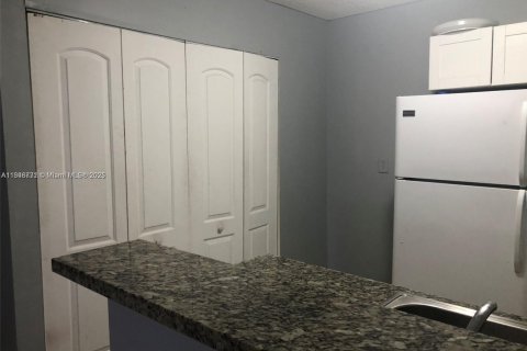 House in North Lauderdale, Florida 2 bedrooms, 94.02 sq.m. № 1845875 - photo 7