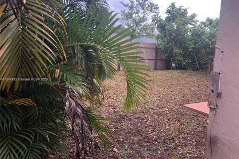 House in North Lauderdale, Florida 2 bedrooms, 94.02 sq.m. № 1845875 - photo 22
