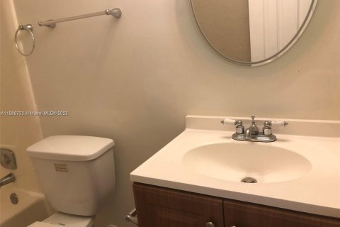 House in North Lauderdale, Florida 2 bedrooms, 94.02 sq.m. № 1845875 - photo 17