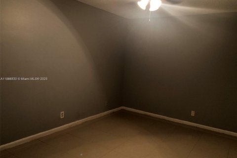House in North Lauderdale, Florida 2 bedrooms, 94.02 sq.m. № 1845875 - photo 12