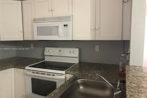 House in North Lauderdale, Florida 2 bedrooms, 94.02 sq.m. № 1845875 - photo 8