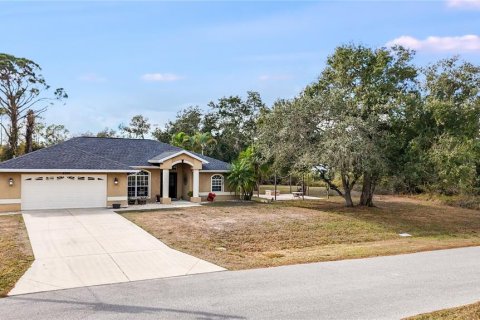 House in North Port, Florida 3 bedrooms, 187.48 sq.m. № 2111649