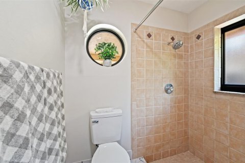 House in Weston, Florida 3 bedrooms, 188.22 sq.m. № 1794043 - photo 18