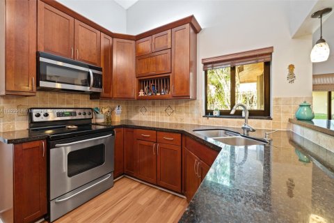 House in Weston, Florida 3 bedrooms, 188.22 sq.m. № 1794043 - photo 10