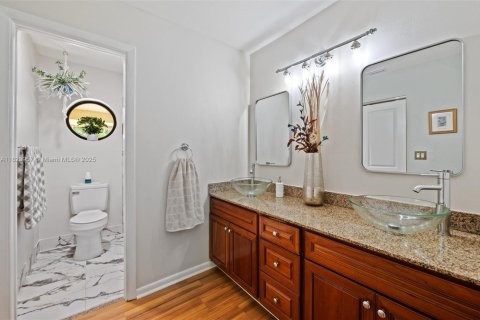 House in Weston, Florida 3 bedrooms, 188.22 sq.m. № 1794043 - photo 17