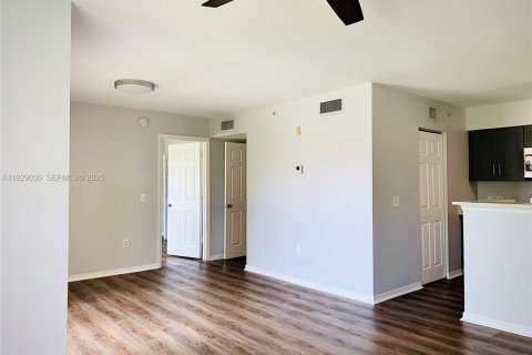 Condominio en alquiler en West Palm Beach, Florida, 1 dormitorio, 70.61 m2 № 1987441 - foto 3