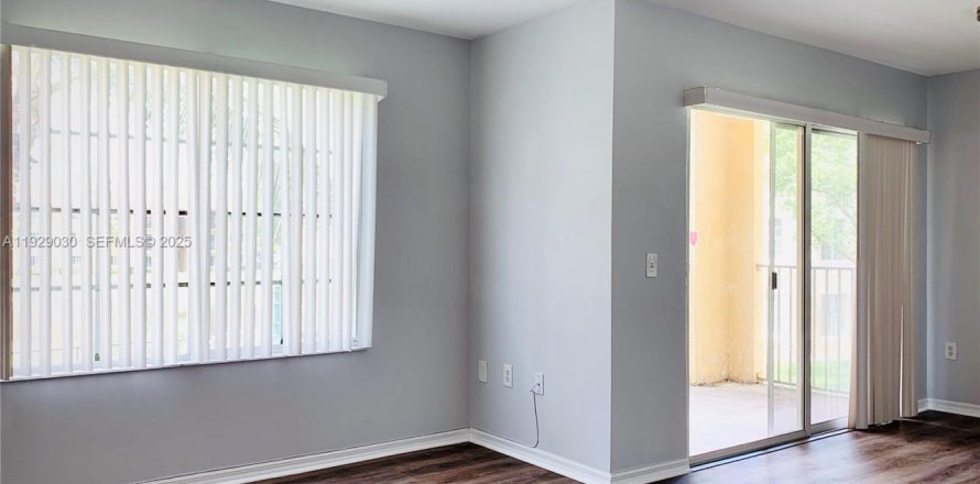 Condominio en West Palm Beach, Florida, 1 dormitorio № 1987441