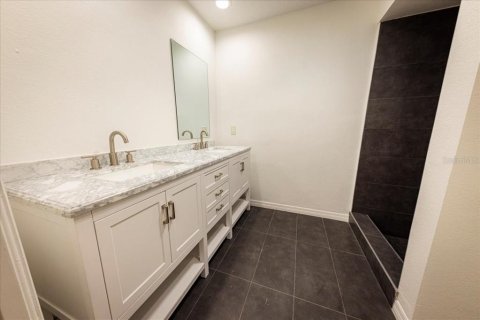 House in Windermere, Florida 5 bedrooms, 271.09 sq.m. № 1740489 - photo 22