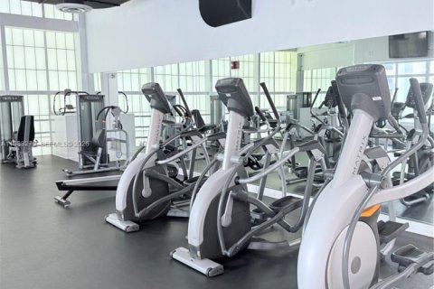 Condominio en alquiler en Miami, Florida, 2 dormitorios, 99.31 m2 № 2046845 - foto 14