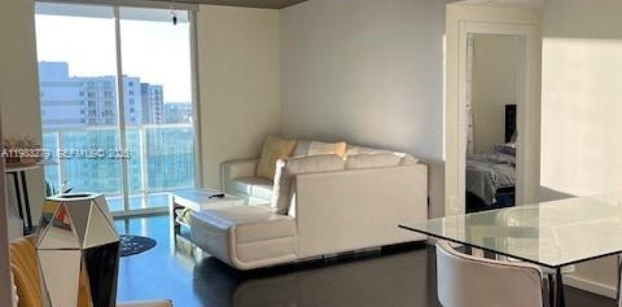 Condominio en Miami, Florida, 2 dormitorios  № 2046845