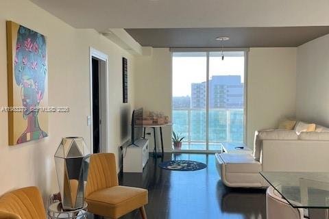 Condominio en alquiler en Miami, Florida, 2 dormitorios, 99.31 m2 № 2046845 - foto 4