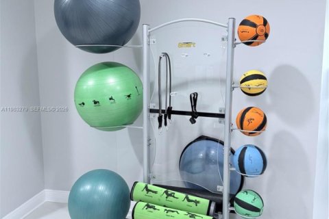 Condominio en alquiler en Miami, Florida, 2 dormitorios, 99.31 m2 № 2046845 - foto 16