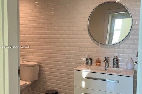 Condominio en alquiler en Miami, Florida, 2 dormitorios, 99.31 m2 № 2046845 - foto 8