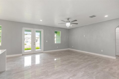 House in Palm Bay, Florida 4 bedrooms, 201.69 sq.m. № 1914982 - photo 13