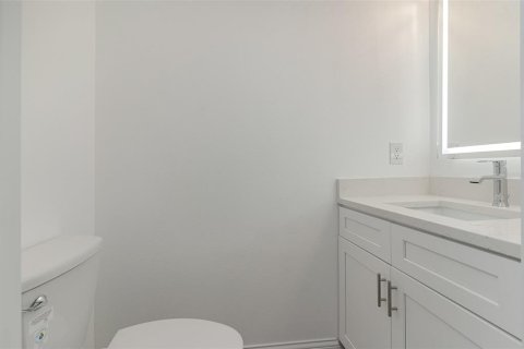 House in Palm Bay, Florida 4 bedrooms, 201.69 sq.m. № 1914982 - photo 28