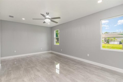 House in Palm Bay, Florida 4 bedrooms, 201.69 sq.m. № 1914982 - photo 23