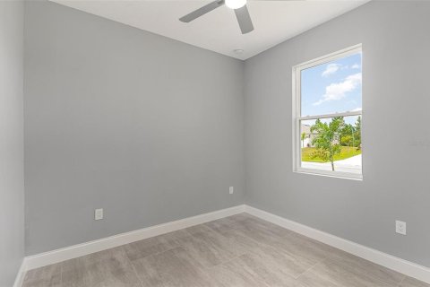 House in Palm Bay, Florida 4 bedrooms, 201.69 sq.m. № 1914982 - photo 21